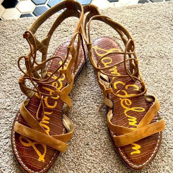 Sam Edelman strappy flat sandal - Picture 1 of 3